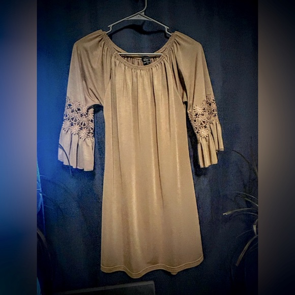 WinWin Tops - Win Win Womens Size S/M Ruffle Sleeve Bronze Tunic Top Boho like new